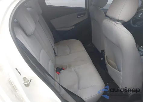 2019 Toyota Yaris L z USA, uszkodzony, nr VIN 3MYDLBYV5KY501433